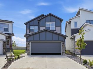 3004 9th St NW, Edmonton, AB T6T 2V3