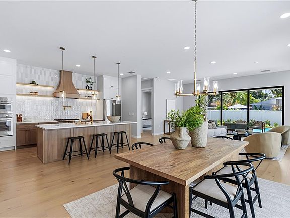 3rd image of 106 W KING STREET