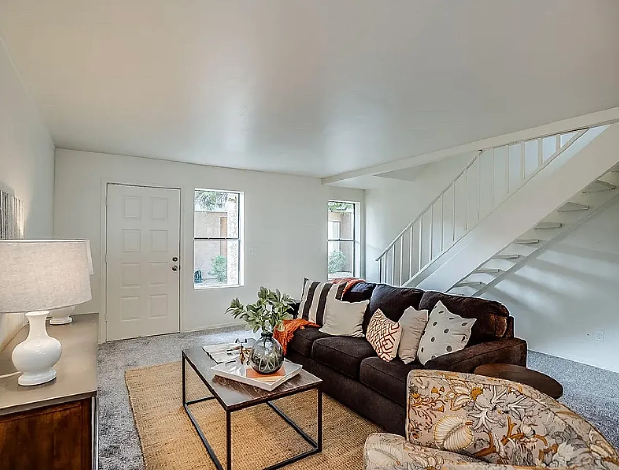 2845 E Tracy Ln — Photo 4