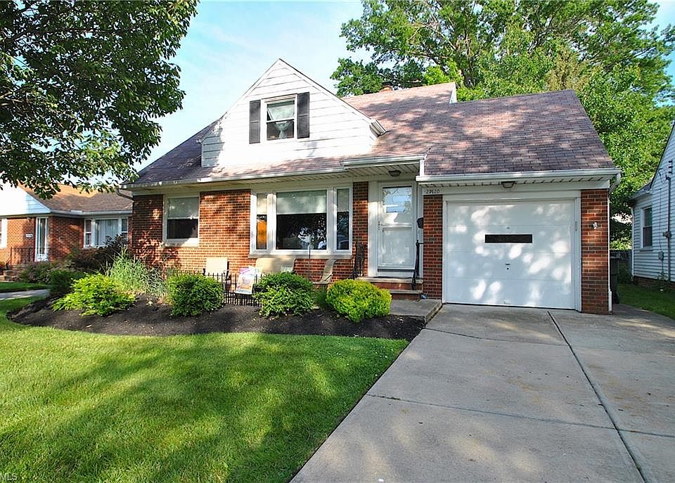 1st image of 29120 Cresthaven Dr