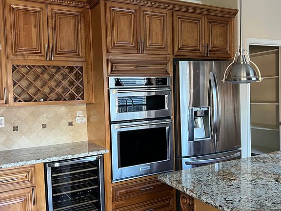 5th image of 548 Brennen Cir