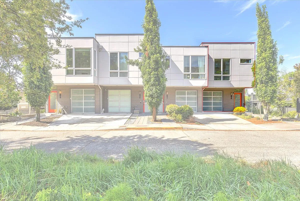 3 bed, 2092 sqft, $4,950 — Photo 1