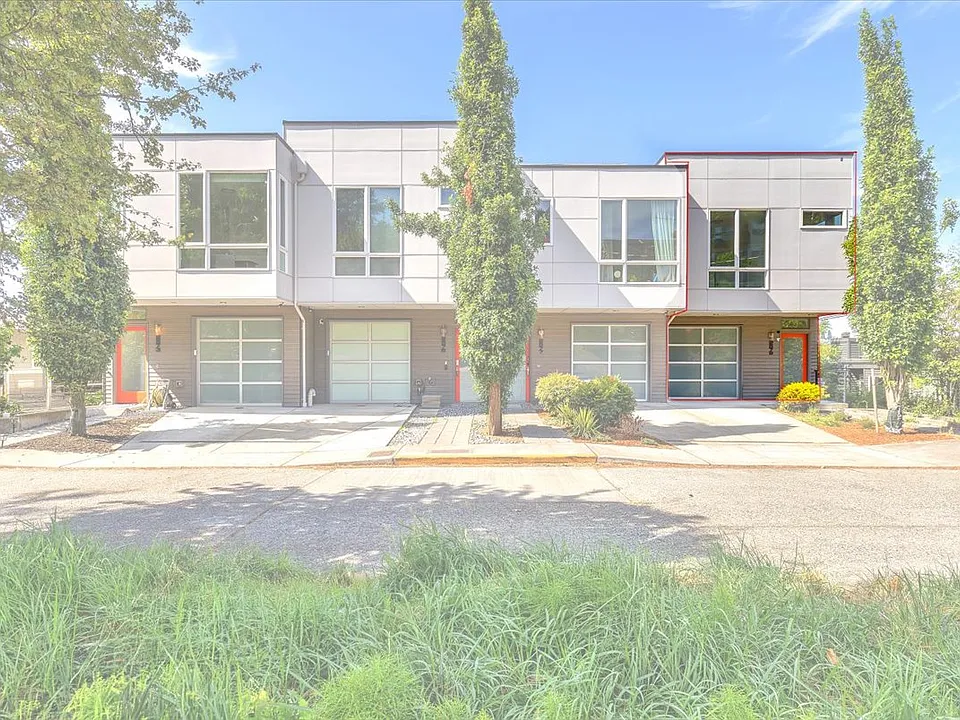 2579 13th Ave W