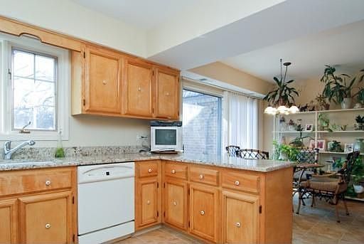 4th image of 600 Calais Cir