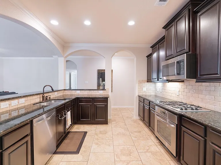 14 Arrowfeather Pl — Photo 10