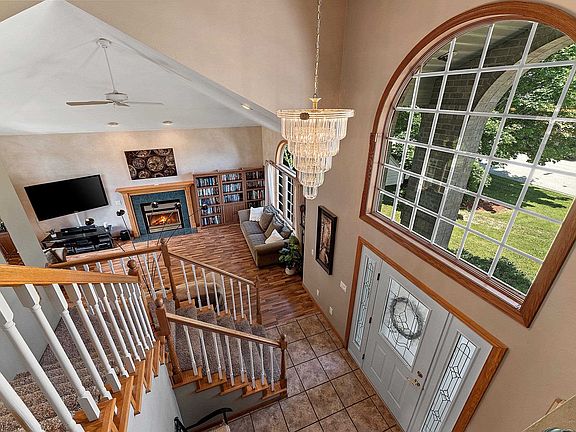 5th image of 421 Woodrow Ct