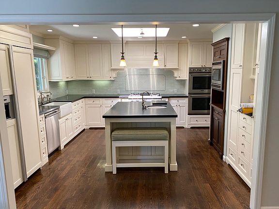 3rd image of 1365 Corinne Ln