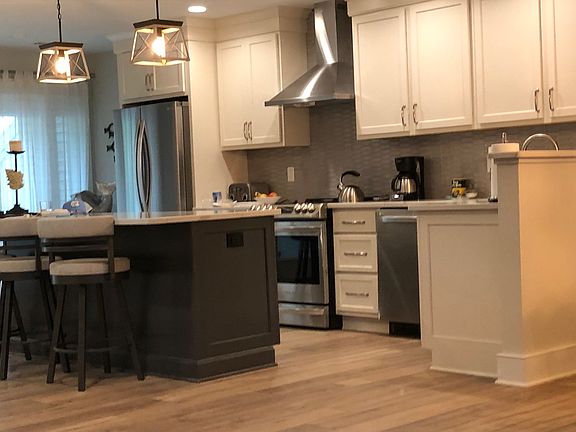 4th image of 53011 Lakeshore Dr