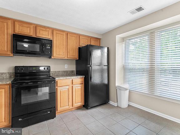 5th image of 8220 Cambridge Ct