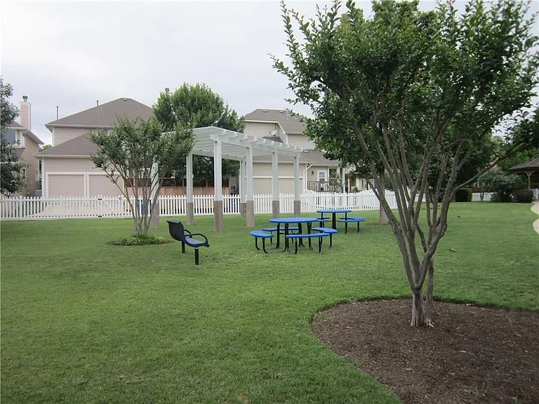 2614 Kinney Oaks Ct — Photo 31