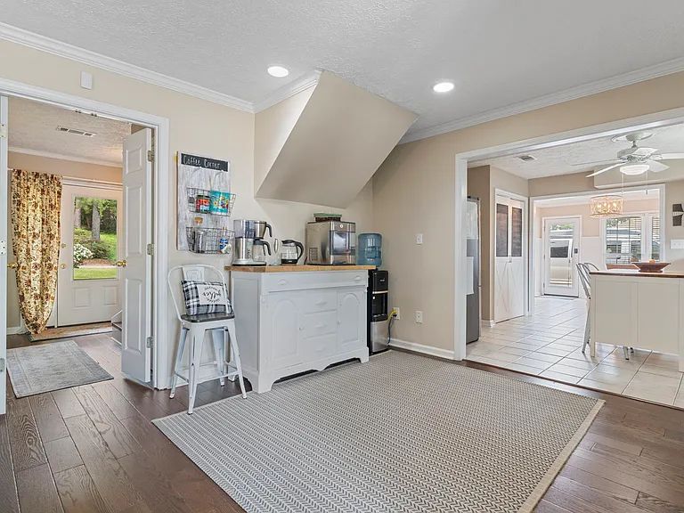 431 Duckworth Dr — Photo 8