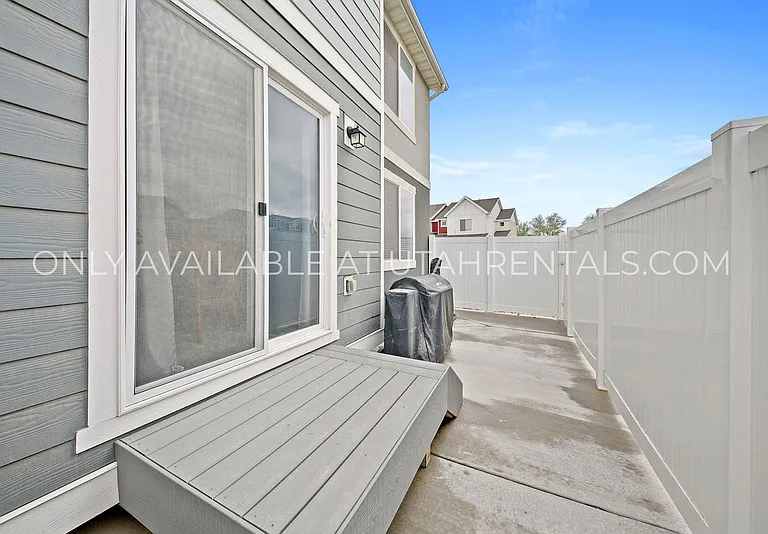 341 N Angus Dr — Photo 4
