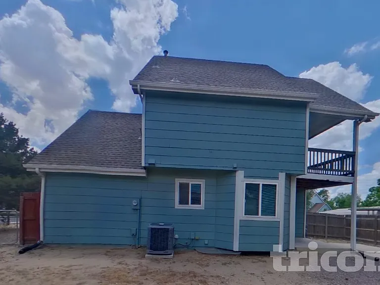 4470 Hollyridge Dr — Photo 15