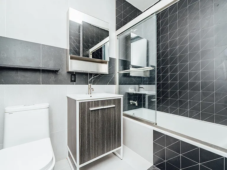 916 Bergen St #5M — Photo 4