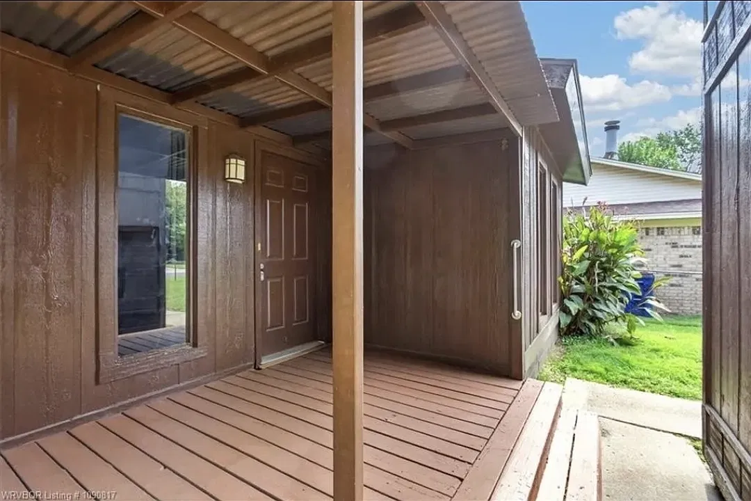 2 bed, 1.5 bath, 1568 sqft, $950 — Photo 2