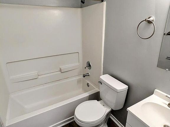 5th image of 405 W Fritz St