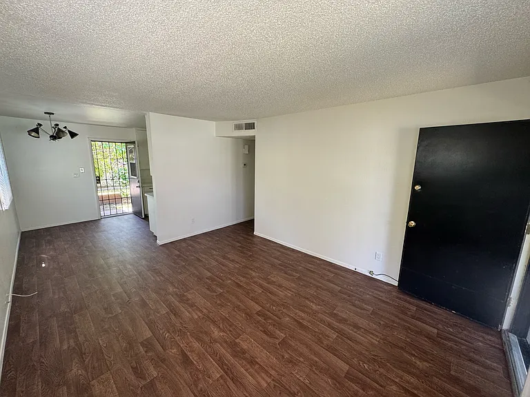 914 W Glendale Ave #7 — Photo 5
