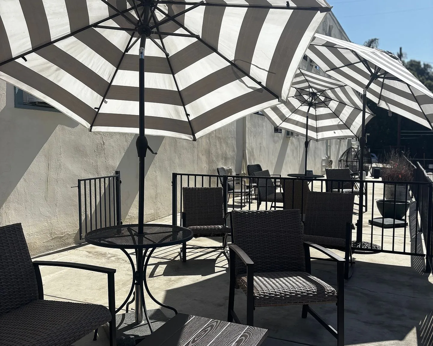 Ave 63 Apartments — Photo 3