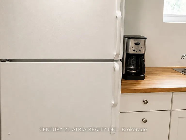 2 Crystal Cres — Photo 4
