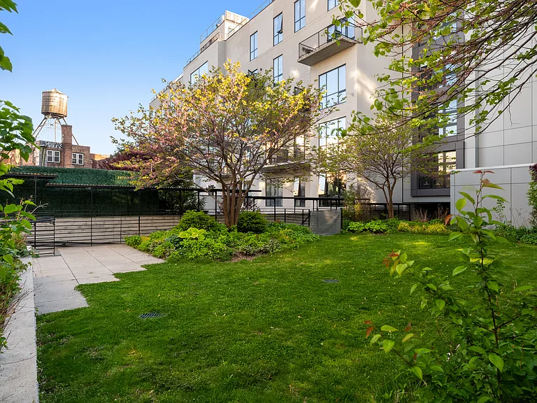 868 Lorimer St #2B — Photo 10