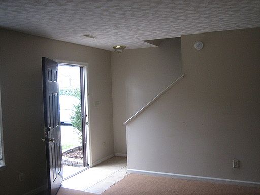 3rd image of 285 Merrimac Trl