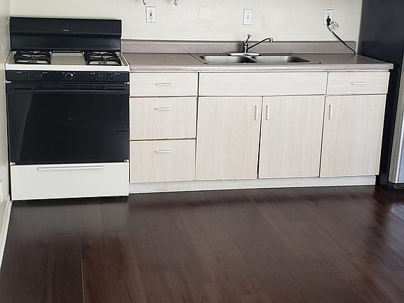 2nd image of 11018 Morrison St