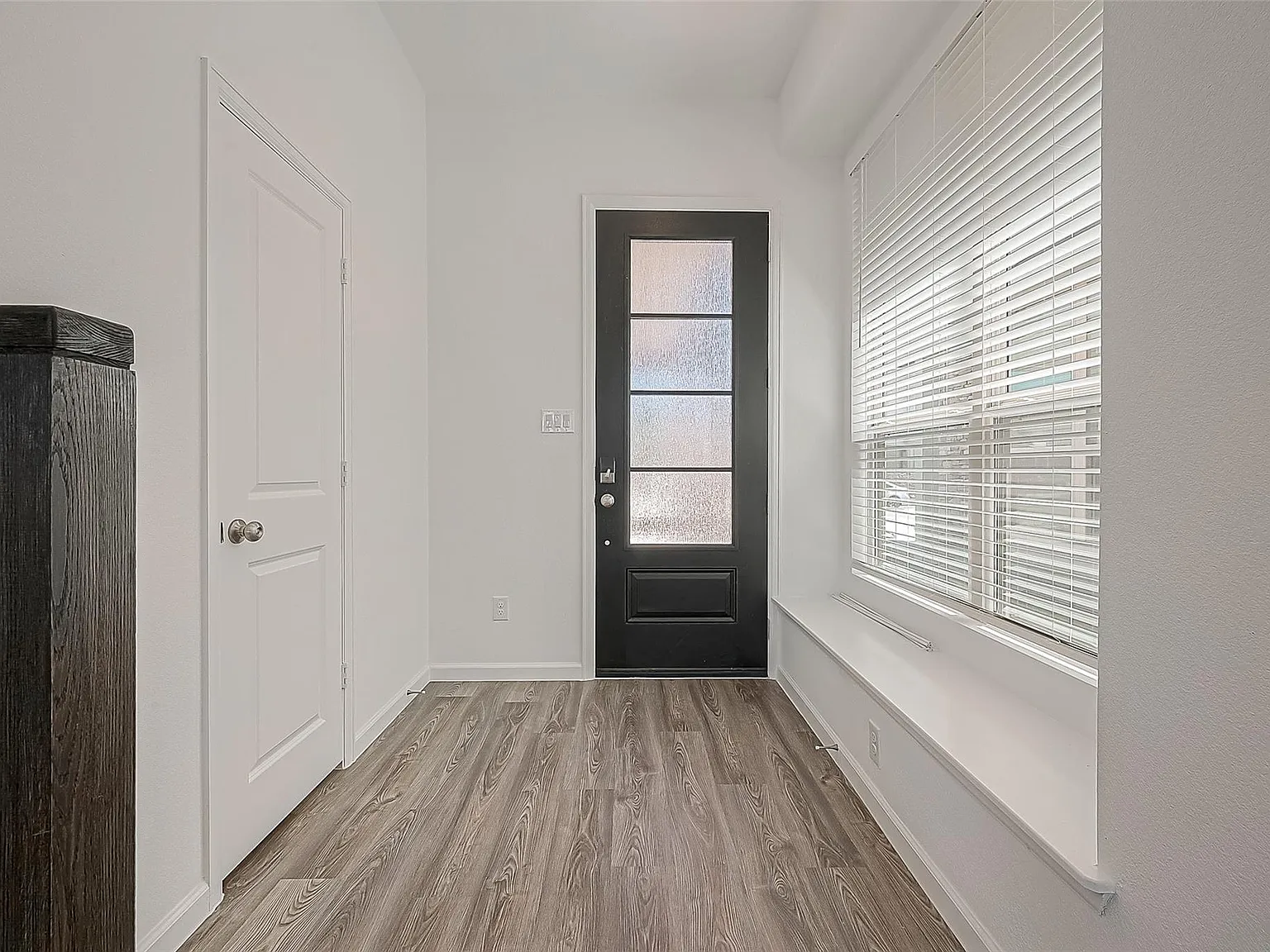 3 bed, 2.5 bath, 1828 sqft, $2,395 — Photo 4