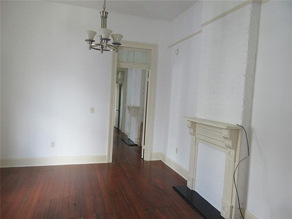 3rd image of 433-35 S Lopez St