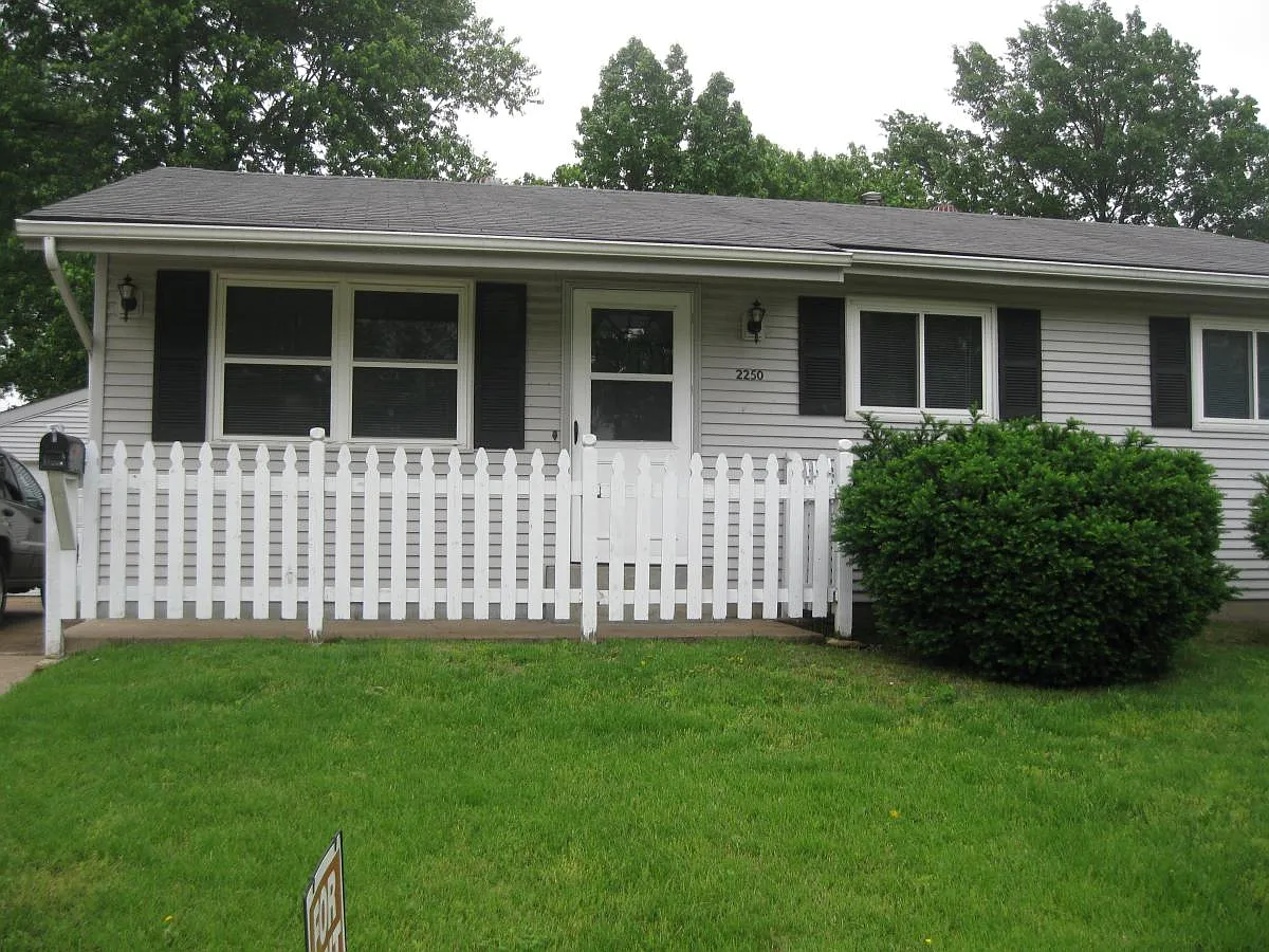 2250 Grants Pkwy photo 1
