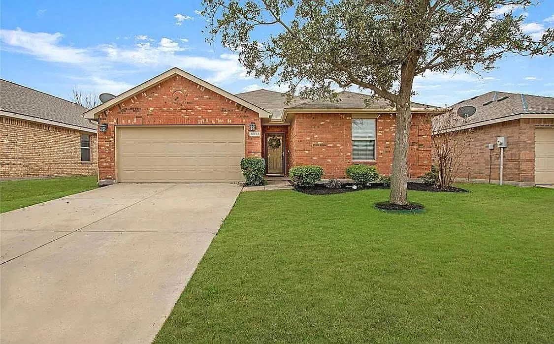 3 bed, 1453 sqft, $2,000 — Photo 1