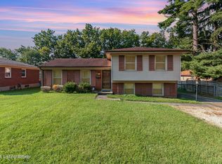 6902 Green Manor Dr, Louisville, KY 40228