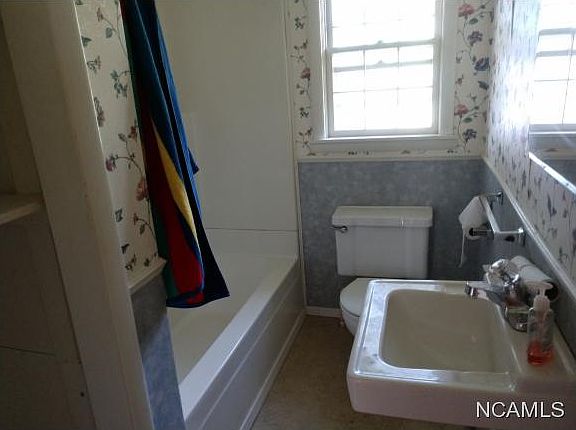 5th image of 209 Piney Point Dr NW