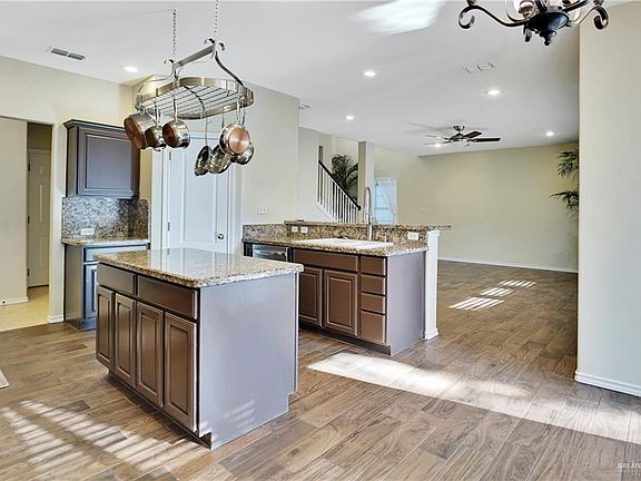 5th image of 3103 Wisteria Dr