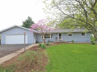 1336 Honeysuckle Ln, Metamora, IL 61548