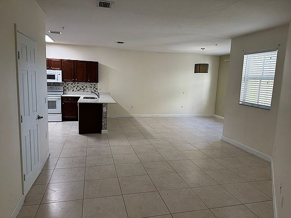 4th image of 290-290 NW 109th Ave #212