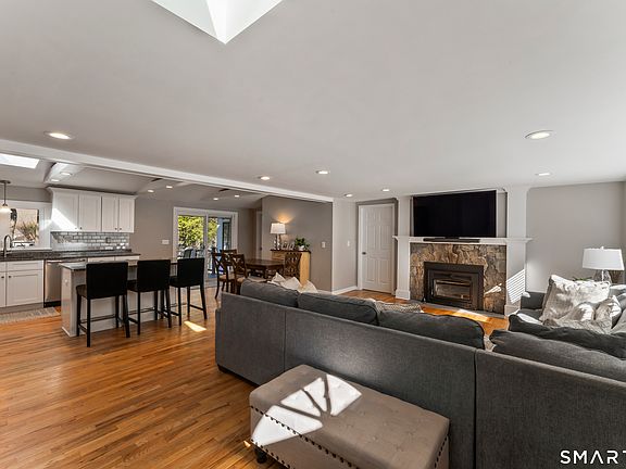 4th image of 12 Vail Road