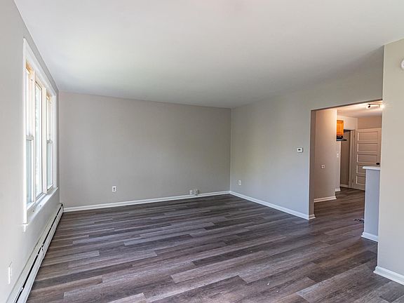 3rd image of 2909 Ezra Ave