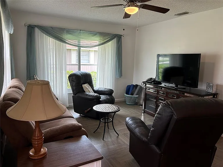 1359 Glendale Cir W #214 — Photo 10