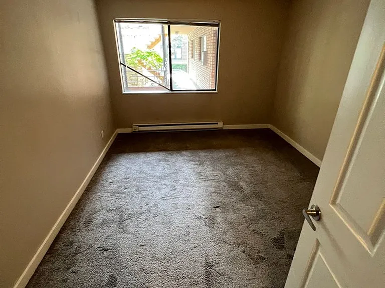 Bonneville Apartments — Photo 7