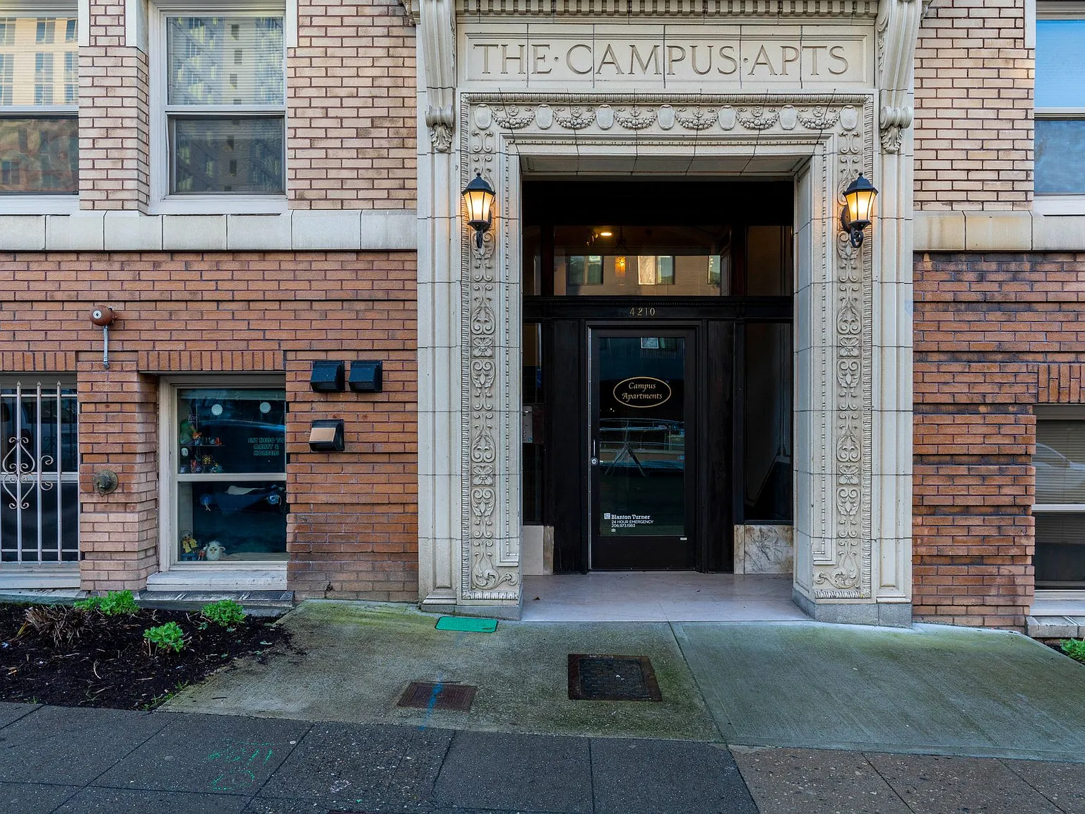 Campus Apartments 6 Weeks Free | Spacious Studio In Heart of the U District — Photo 1