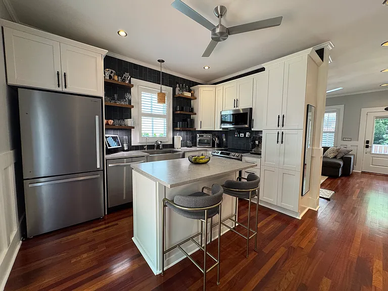 140 Short St SE — Photo 17