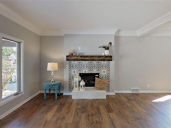 5th image of 282 E 272nd St