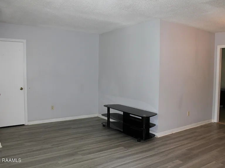 111 Valencia Dr — Photo 11
