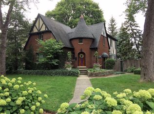 2279 Yorkshire Rd, Birmingham, MI 48009