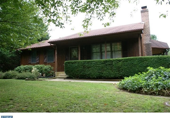 1st image of 207 Buckingham Ct