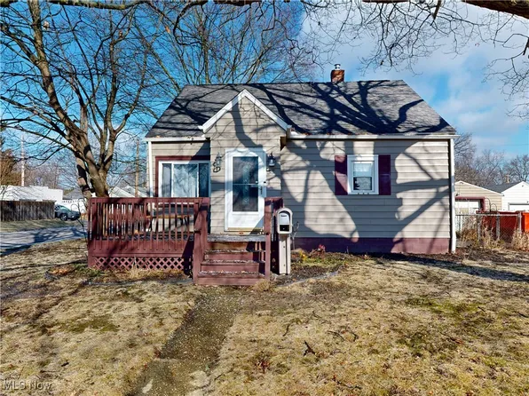 33 Pierce Ave, Cuyahoga Falls, OH 44221