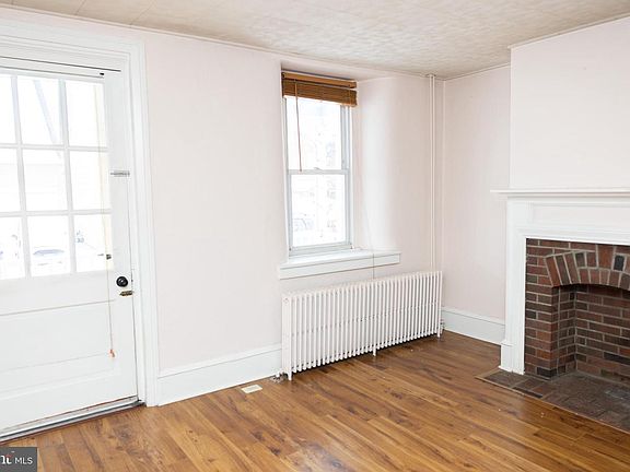 3rd image of 47 Grant St