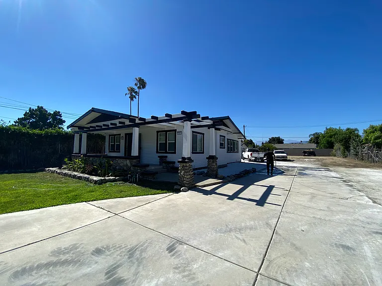 301 E Franklin Ave — Photo 5
