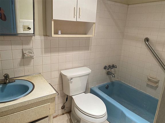 5th image of 1812 E Oakland Park Blvd APT 19