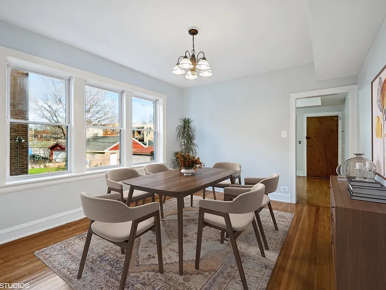 Separate dining room off the kitchen or family room approx 14x12